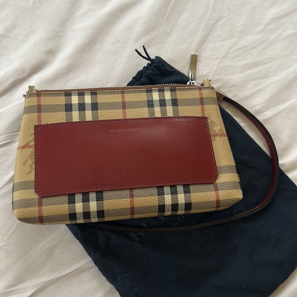 Gently used Burberry handbag - Picture 4 of 6